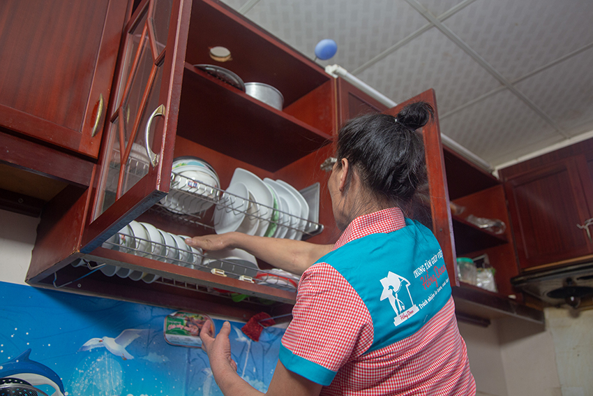 Người giúp việc thành thạo công việc gia đình